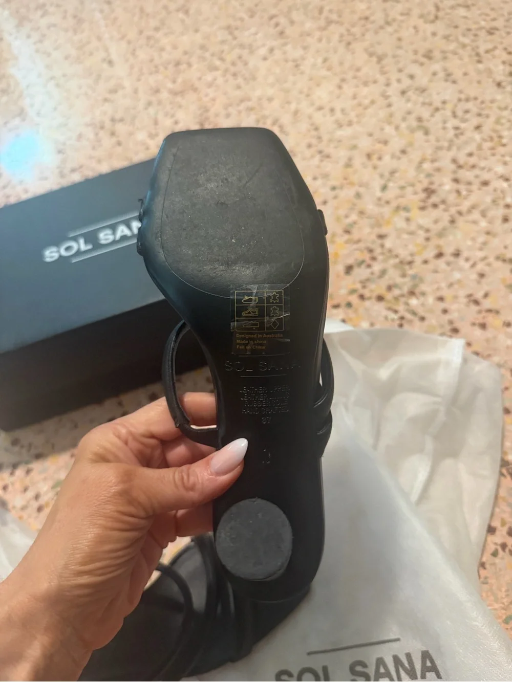 Sol Sana sleek black
